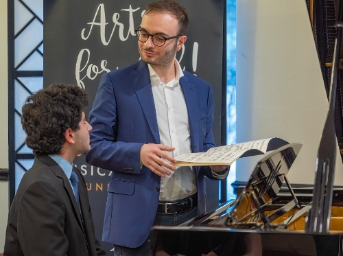Gurwitz 2020 Bronze Medalist Leonardo Colafelice speaks to Youth Ambassador Michael Belhadad during a piano masterclass.