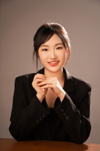 Headshot portrait photo of pianist Yunyung Guo
